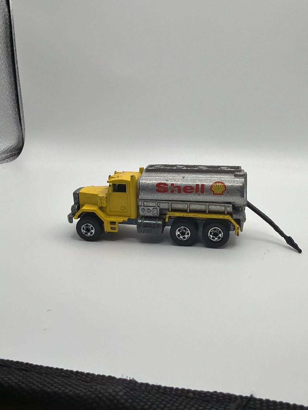 Vintage Hot Wheels Peterbilt Shell Tanker Truck Yellow Cab